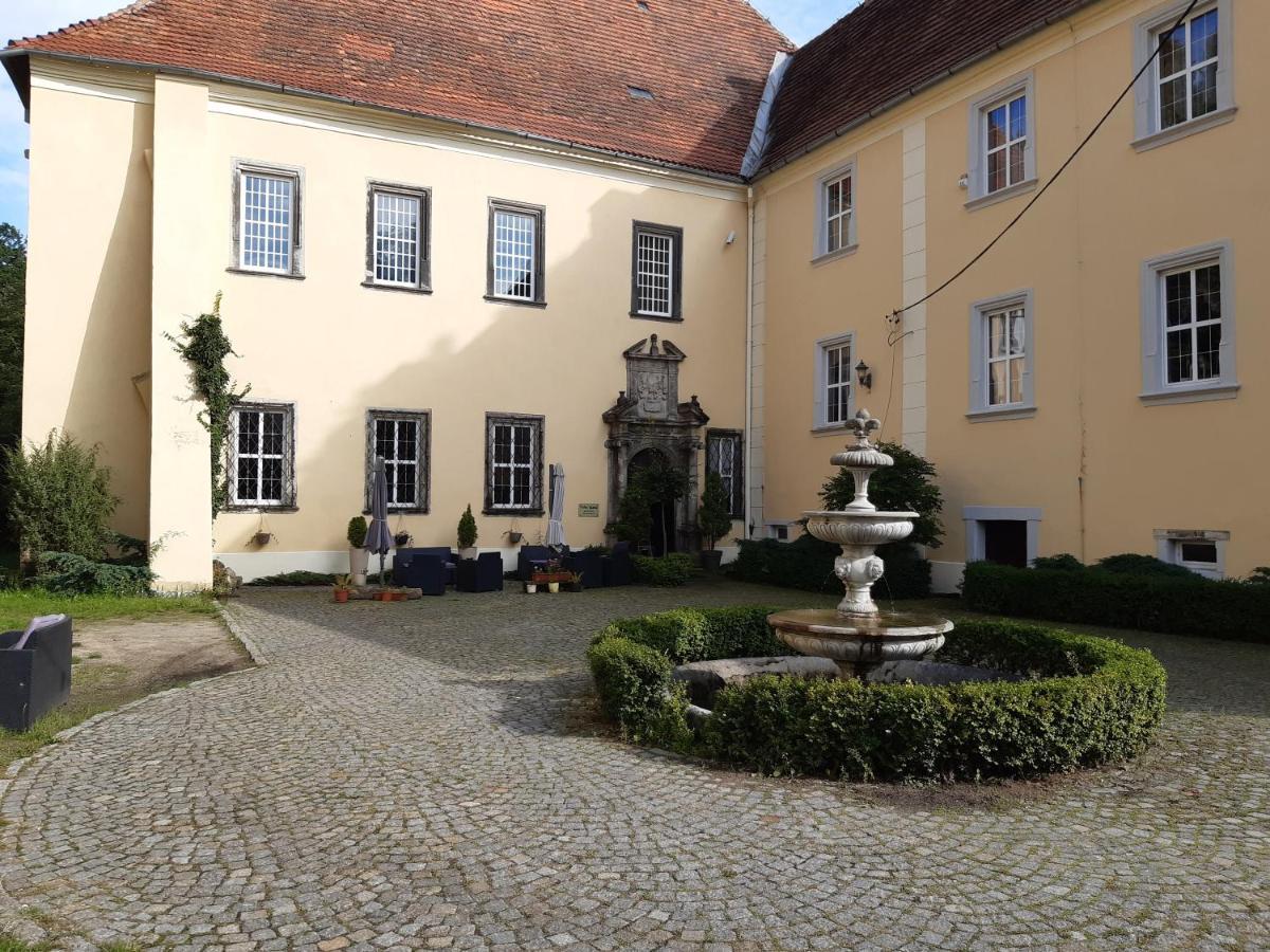 Palac Lasow Piensk Exterior photo
