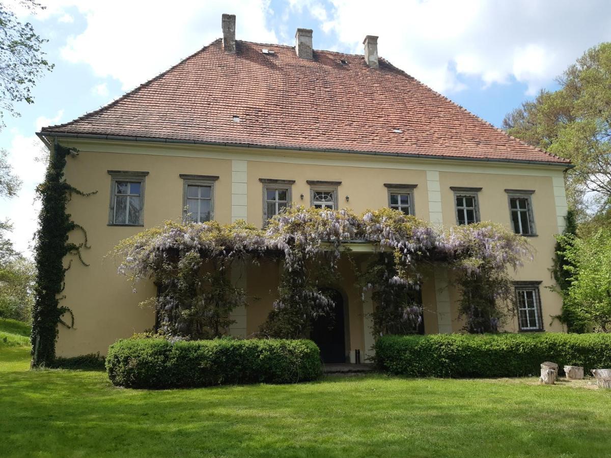 Palac Lasow Piensk Exterior photo